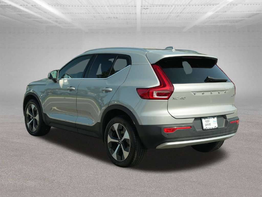 Used 2025 Volvo XC40 B5 Plus AWD/4WD image 6