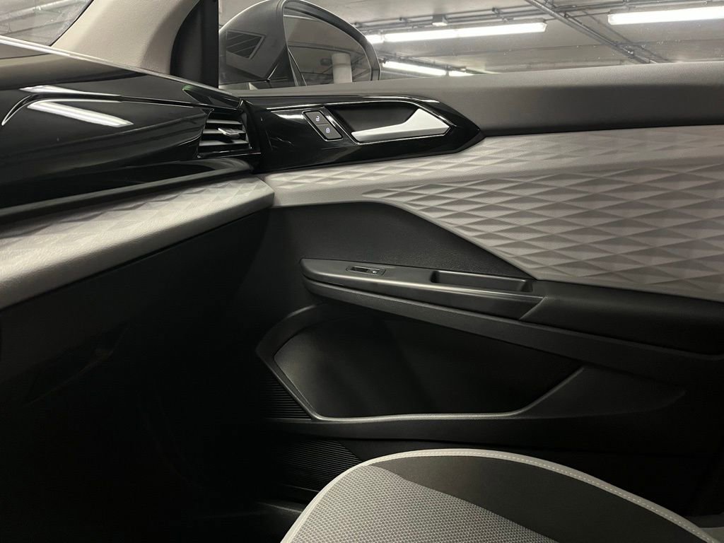 Certified 2022 Volkswagen Taos S image 29