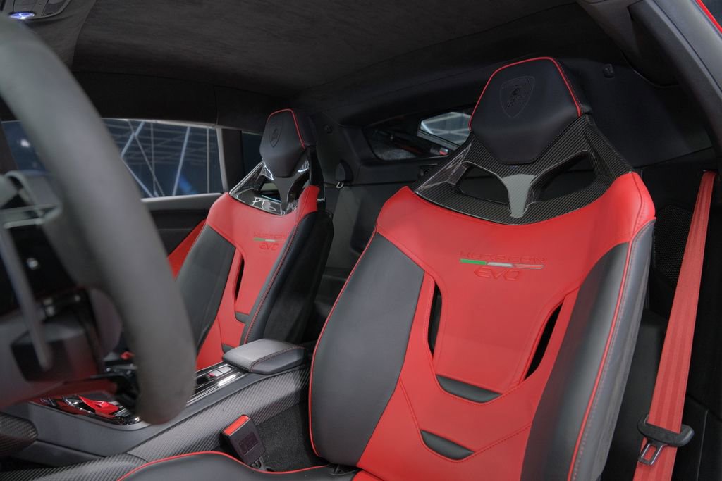 Used 2020 Lamborghini Huracan EVO image 17