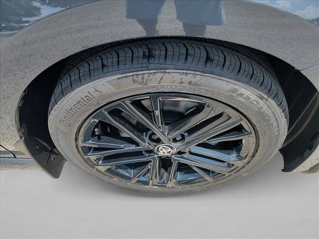 Used 2025 Toyota Camry SE w/ Convenience Package FWD image 10
