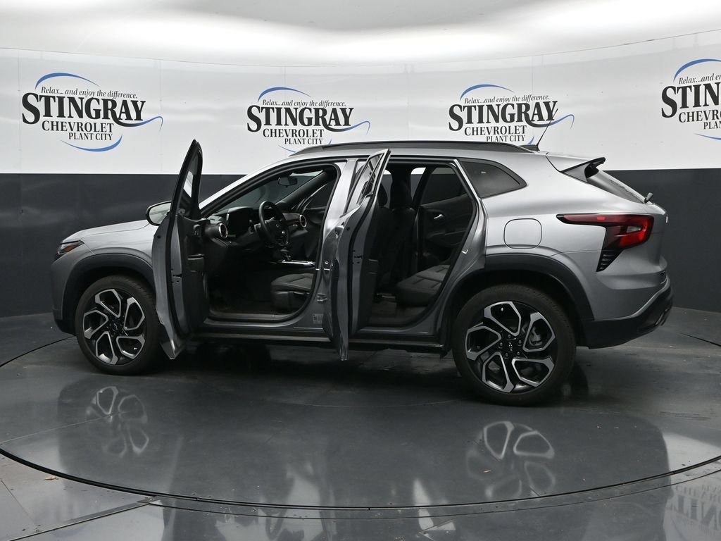 Used 2024 Chevrolet Trax RS w/ Sunroof Package FWD image 37