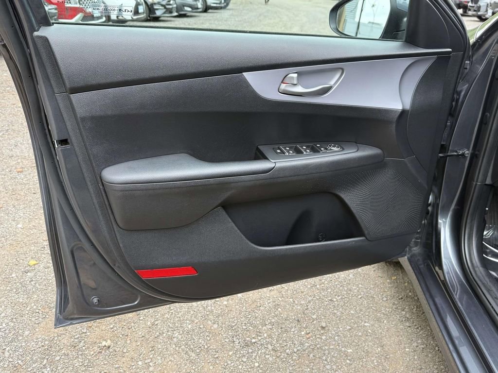 Used 2022 Kia Forte LXS FWD image 22