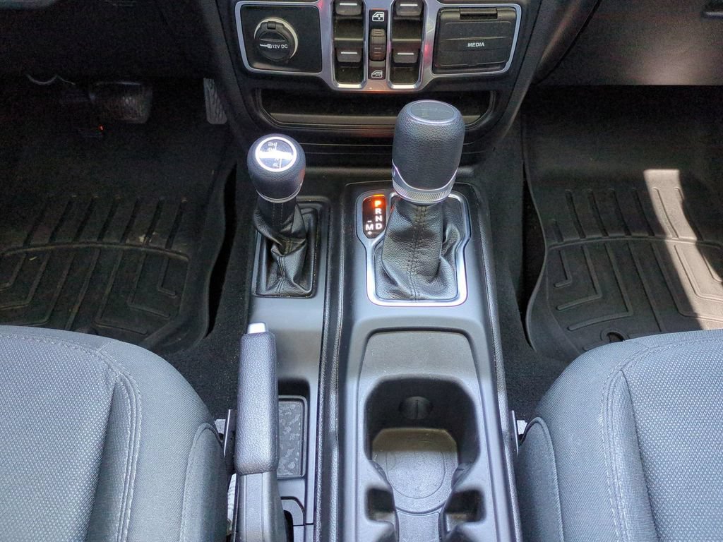 Used 2023 Jeep Gladiator Sport AWD/4WD image 23