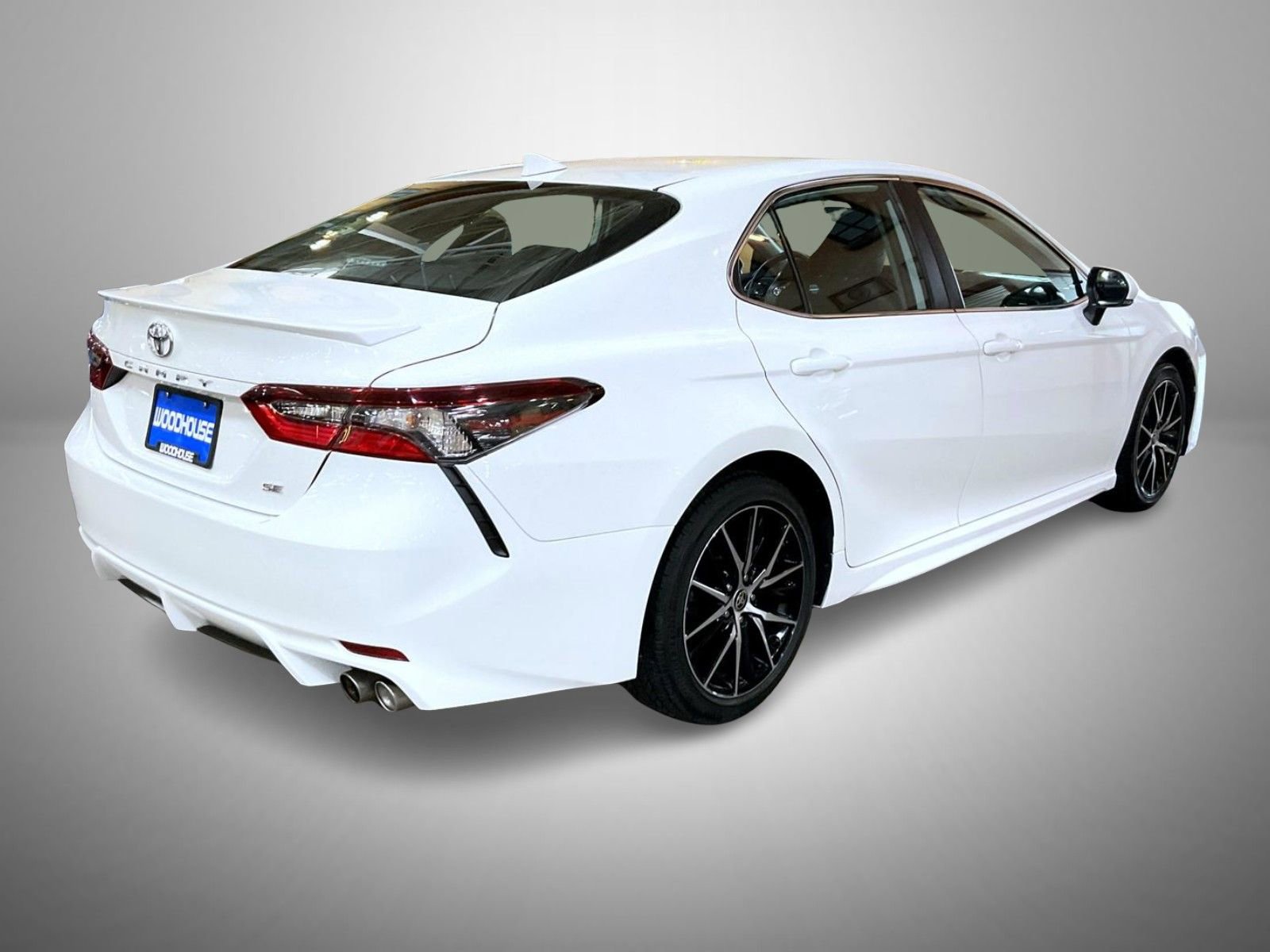 Used 2024 Toyota Camry SE image 5