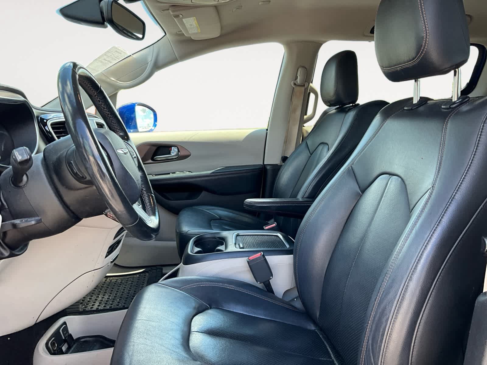 Used 2019 Chrysler Pacifica Touring-L Plus FWD image 9