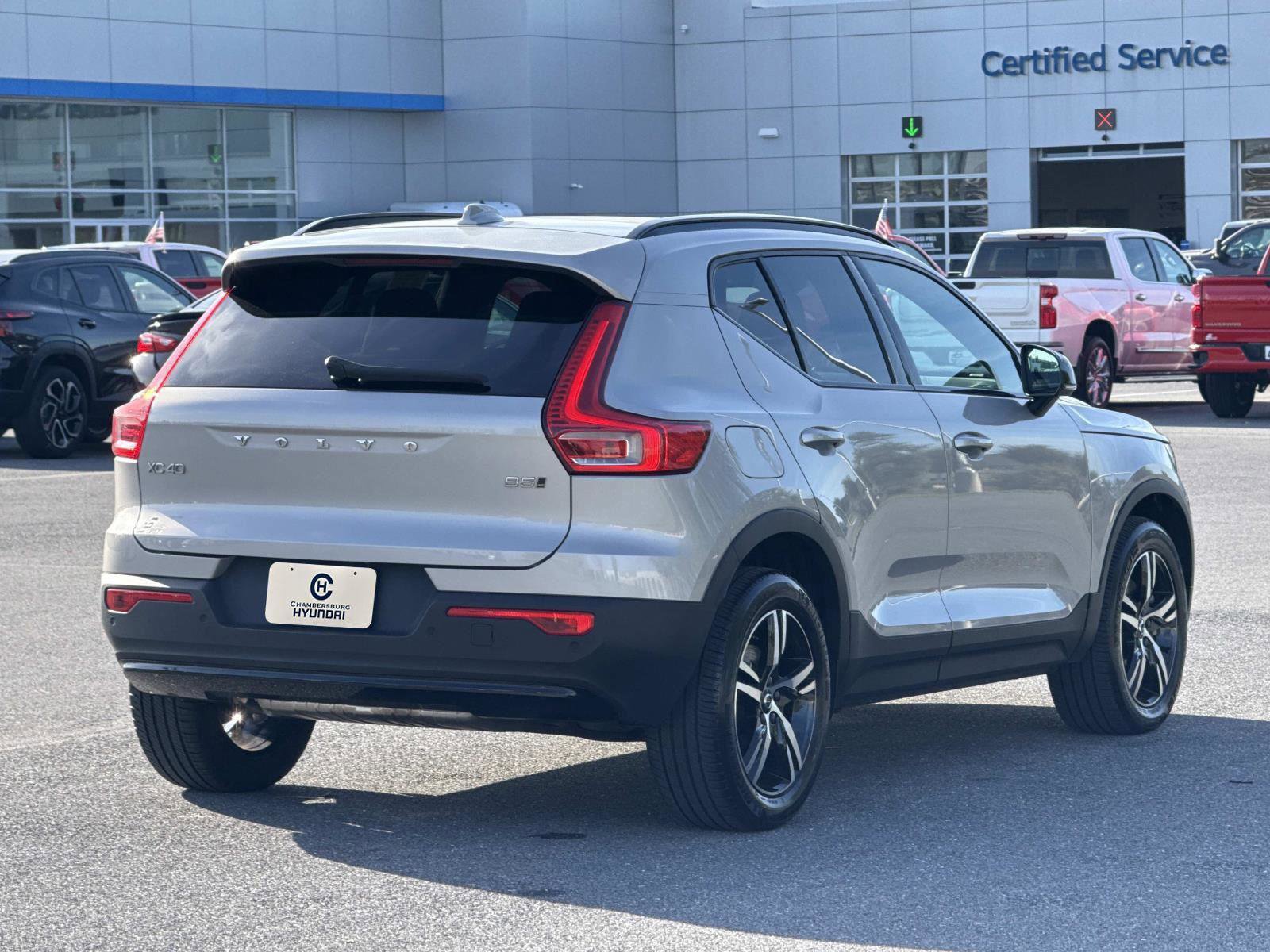 Used 2024 Volvo XC40 B5 Core image 25