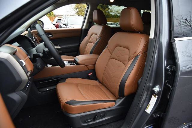 New 2025 Nissan Pathfinder Platinum w/ Cargo Package image 24