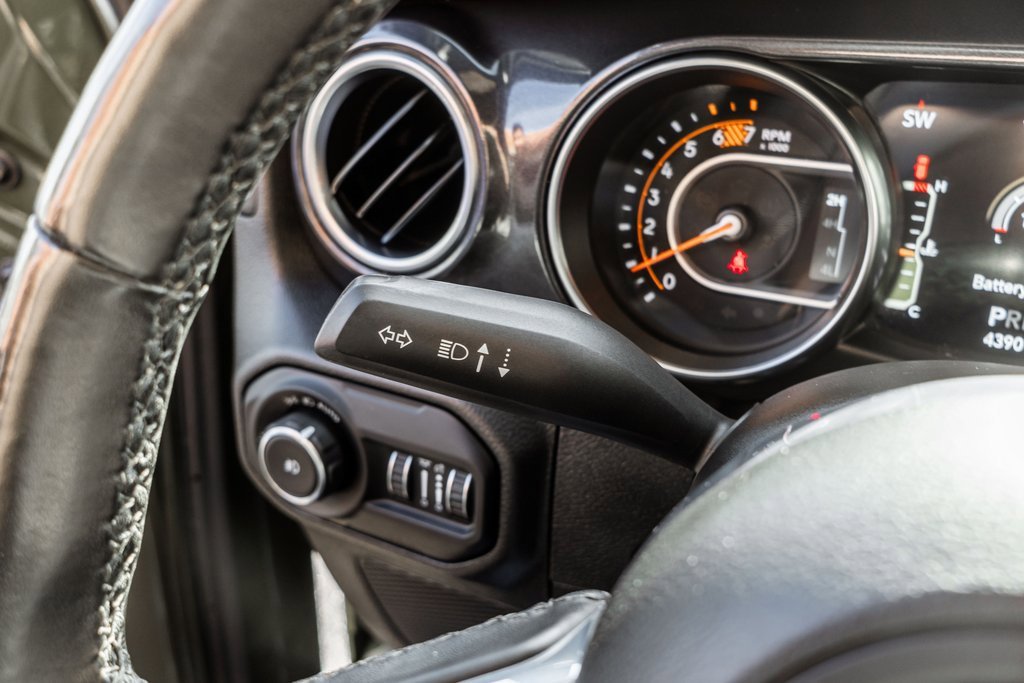 Used 2022 Jeep Wrangler Unlimited Sahara image 16