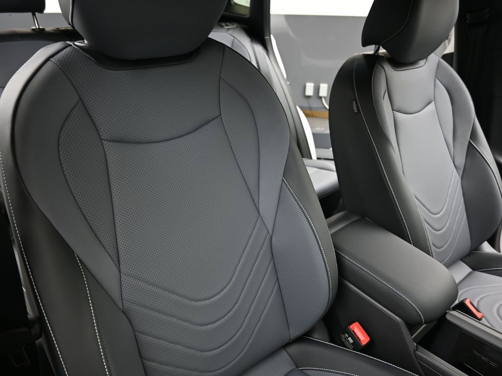 New 2026 Volkswagen Tiguan SE R-Line image 14