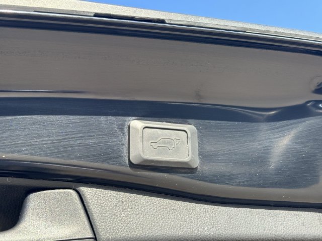 Used 2020 Toyota RAV4 XLE Premium FWD image 33