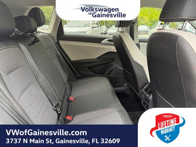 Used 2025 Volkswagen Taos SE FWD image 8