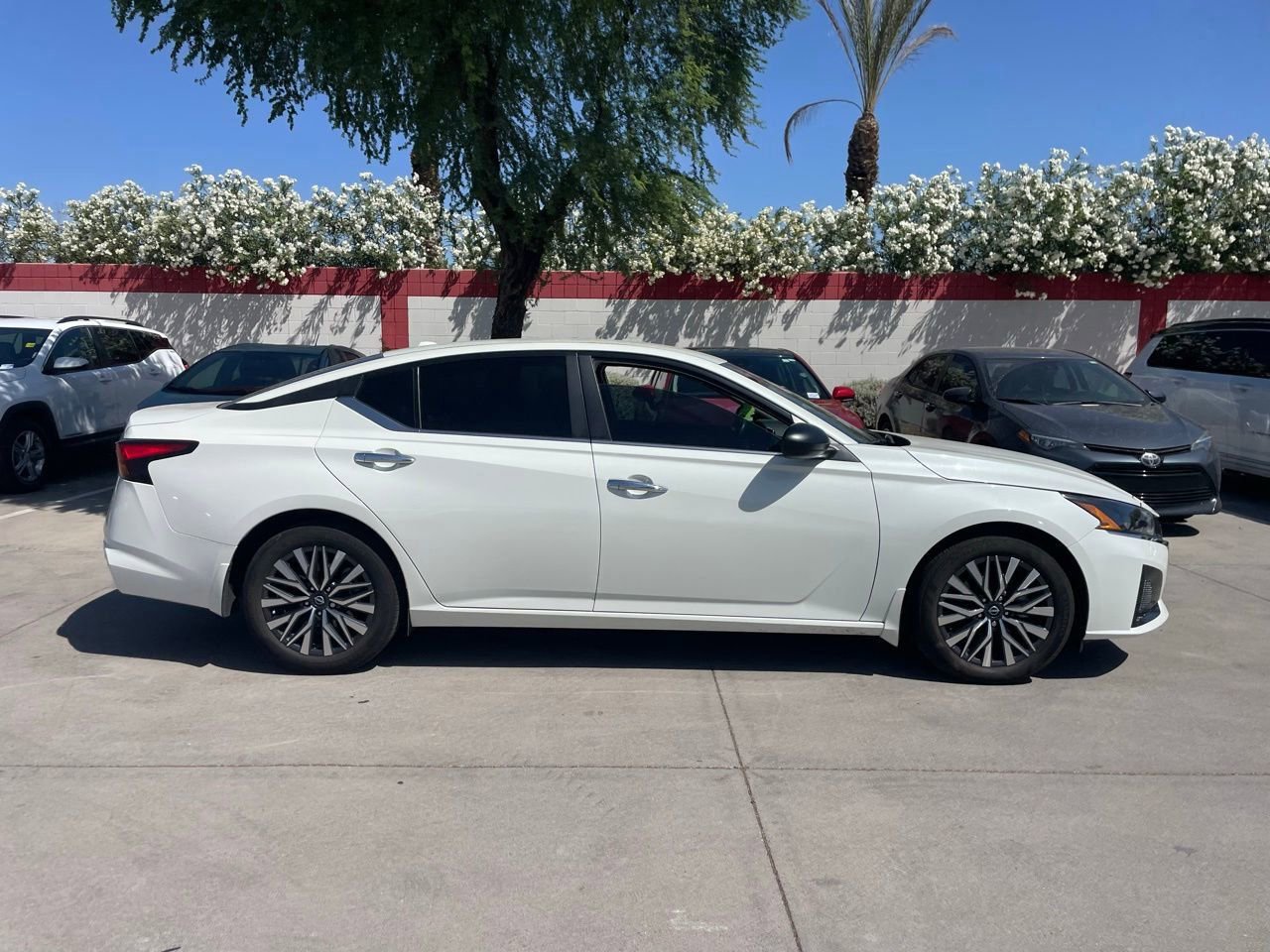 Used 2025 Nissan Altima 2.5 SV image 3