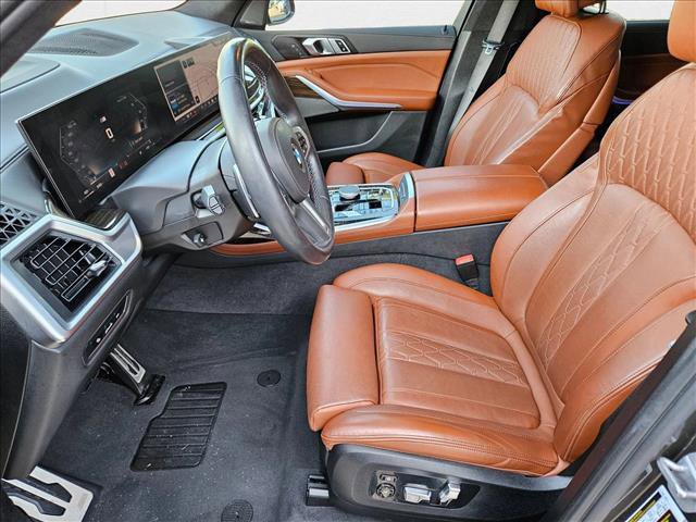 Used 2024 BMW X7 M60i w/ Climate Comfort Package image 18