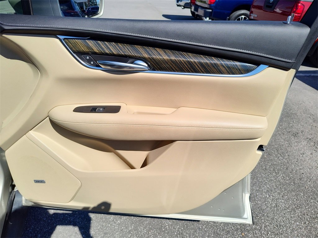 Used 2017 Cadillac XT5 FWD image 25