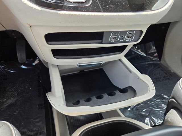 Used 2023 Chrysler Pacifica Touring-L image 29