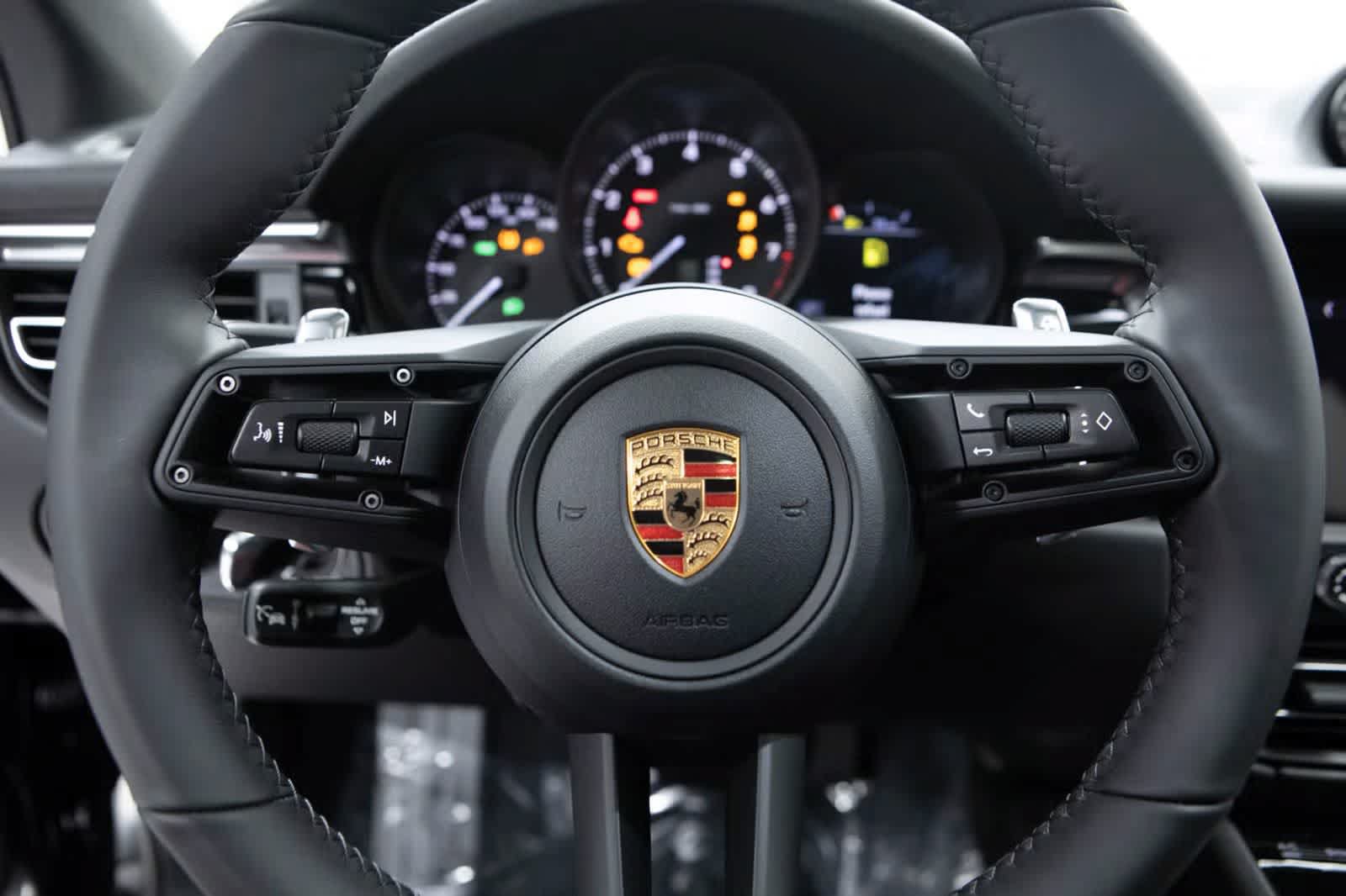 Certified 2026 Porsche Macan AWD/4WD image 14