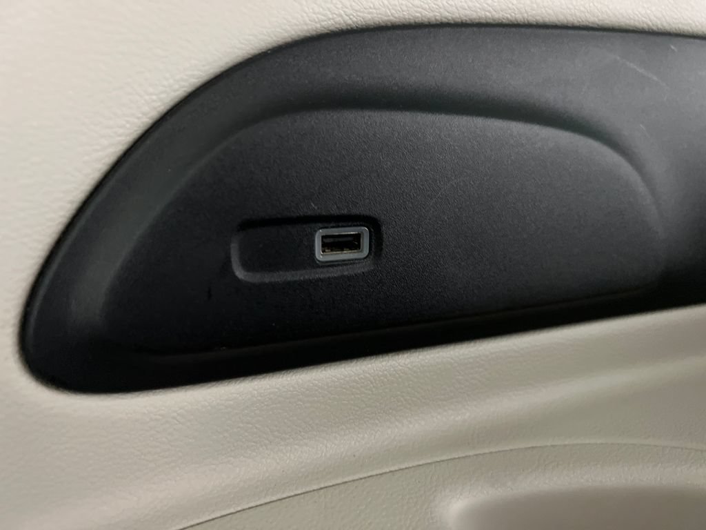 Used 2024 Chrysler Pacifica Limited FWD image 44