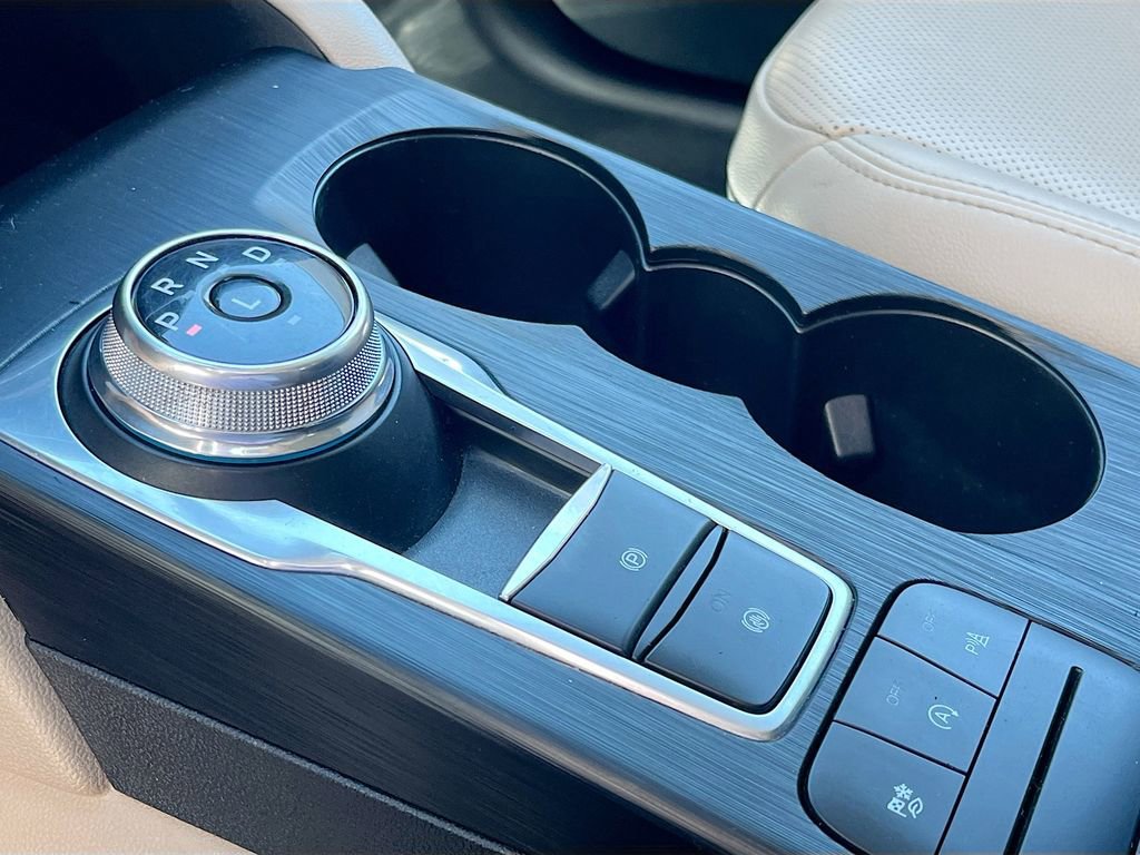 Used 2022 Ford Escape Titanium w/ Class II Trailer Tow Package image 17