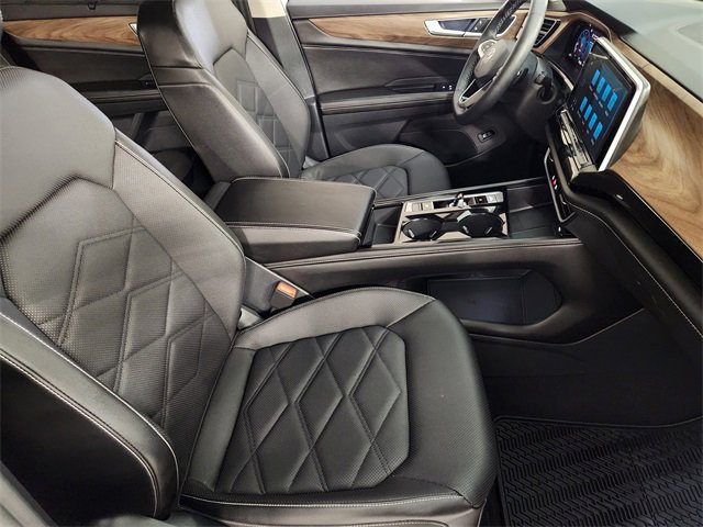 Used 2024 Volkswagen Atlas SE w/ Black Wheel Package image 3