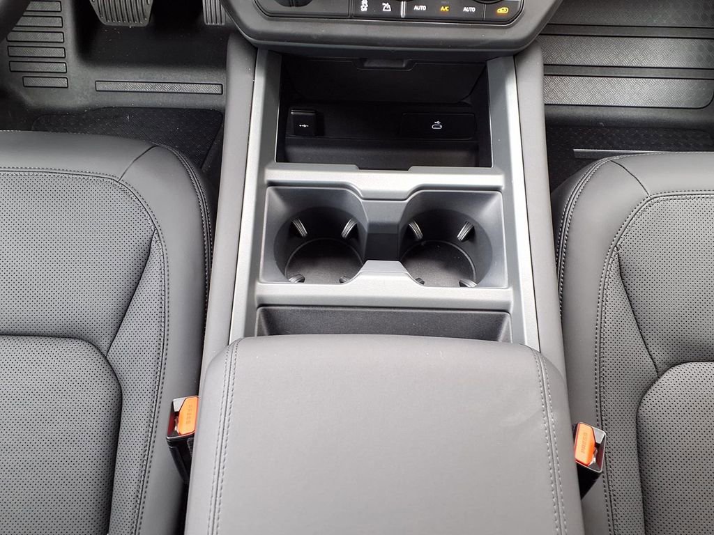 New 2026 Land Rover Defender 130 X-Dynamic SE AWD/4WD image 21