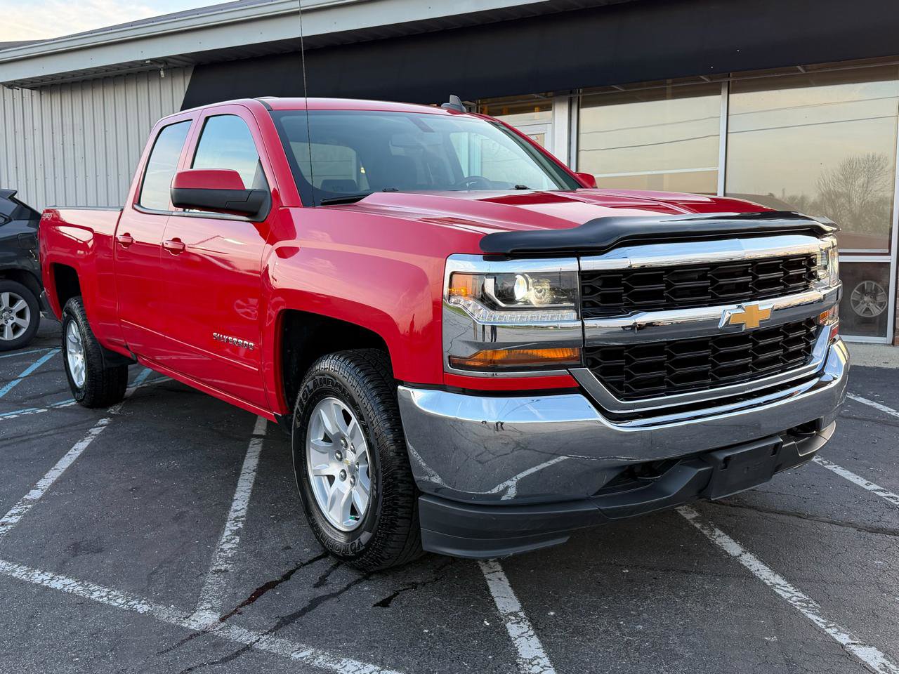 Used 2018 Chevrolet Silverado 1500 LT AWD/4WD image 8