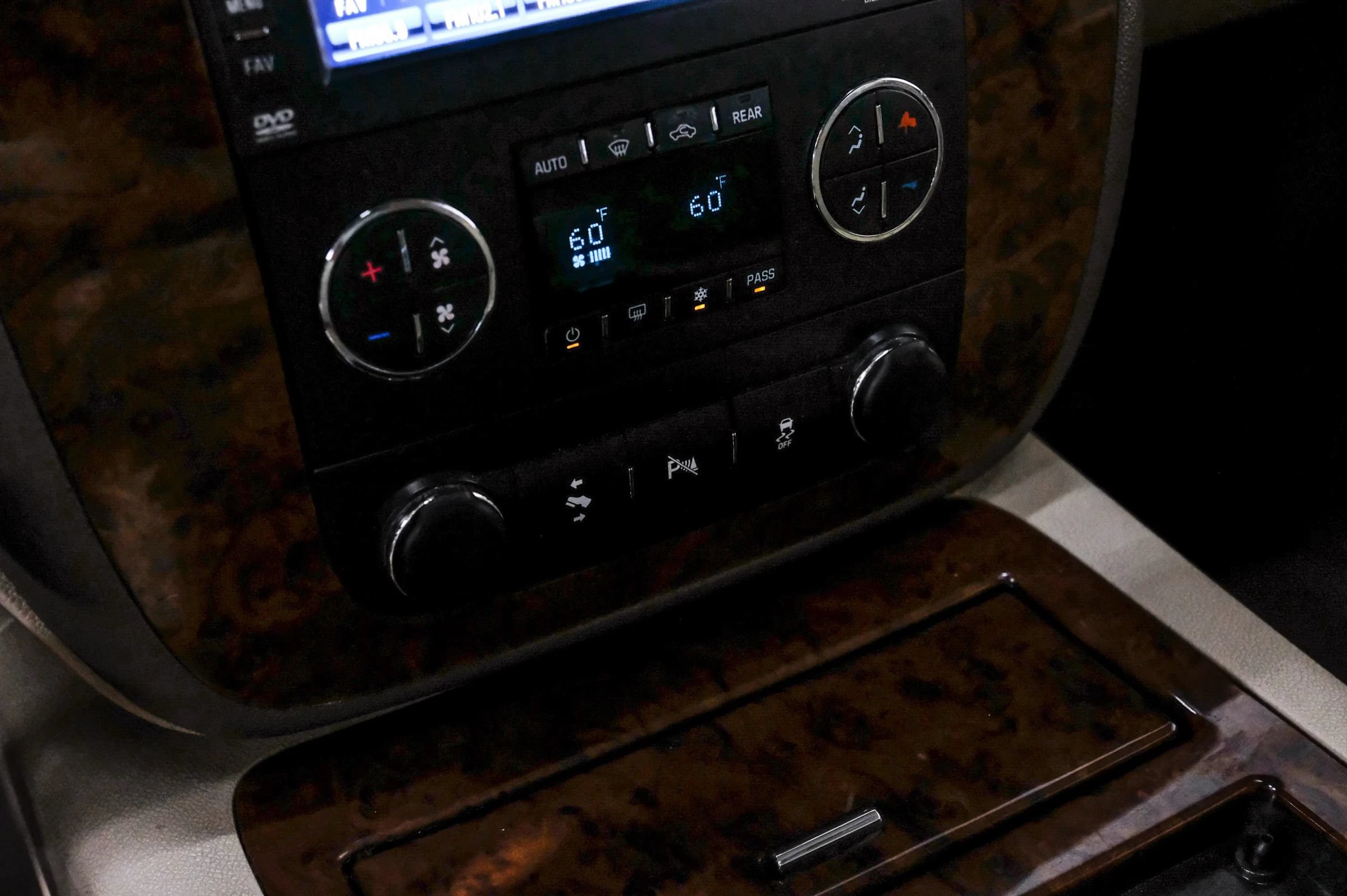 Used 2013 Chevrolet Tahoe LTZ RWD image 31
