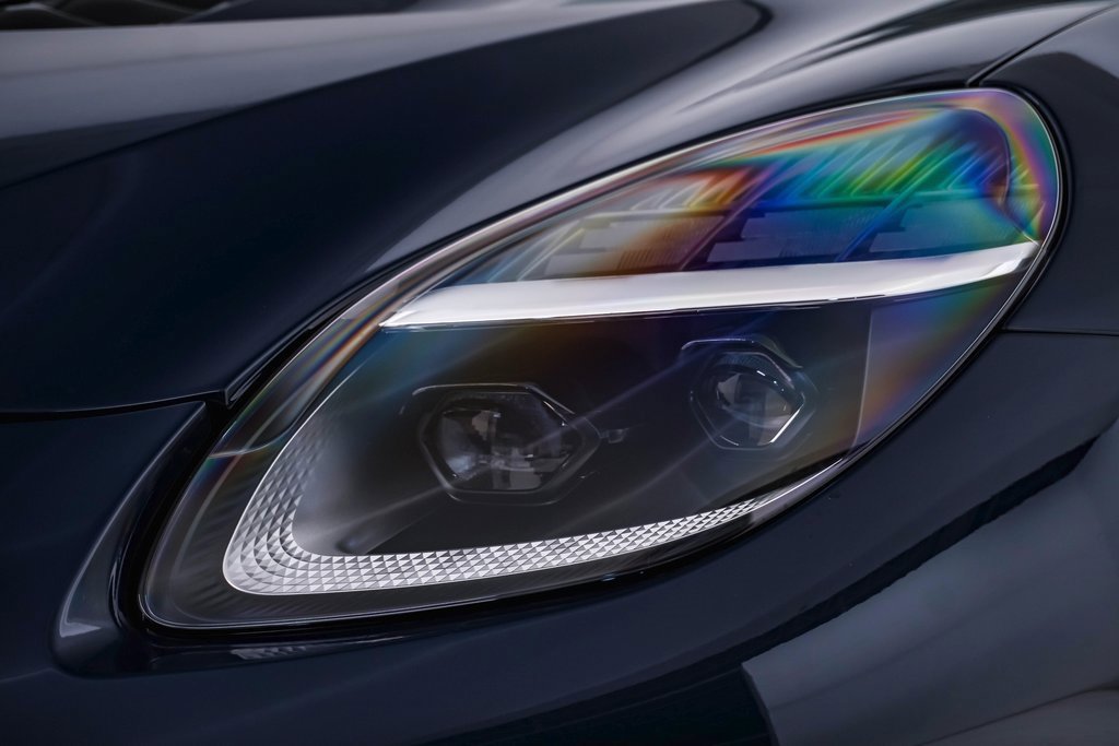 New 2025 Aston Martin Vanquish image 8