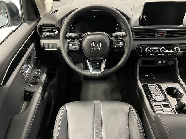 New 2025 Honda Pilot Touring image 19