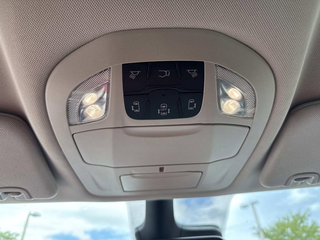 Used 2023 Chrysler Pacifica Touring-L FWD image 46