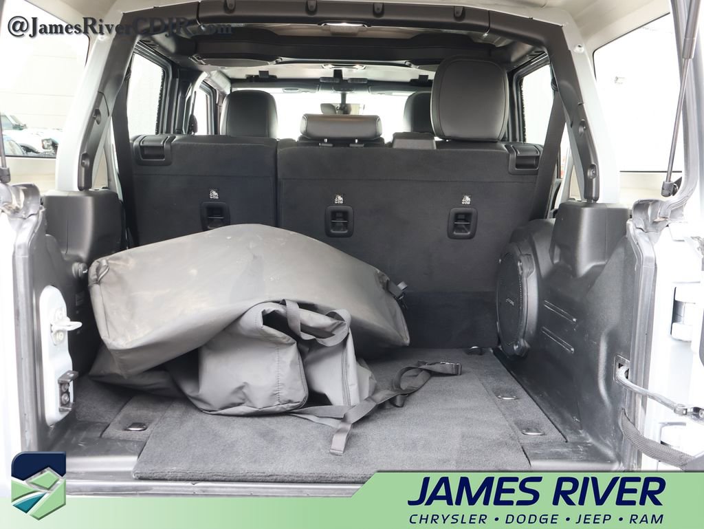 Used 2023 Jeep Wrangler Unlimited Rubicon 4xe w/ Cold Weather Group AWD/4WD image 14