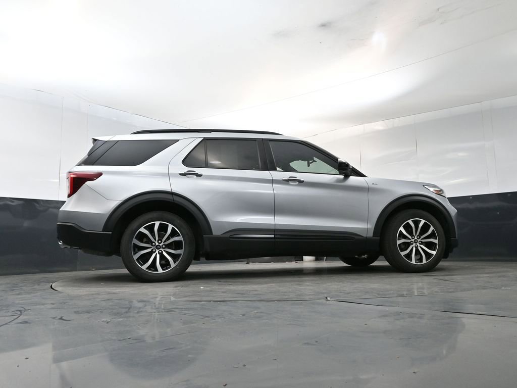 Used 2023 Ford Explorer ST-Line w/ Class IV Trailer Tow Package AWD/4WD image 24