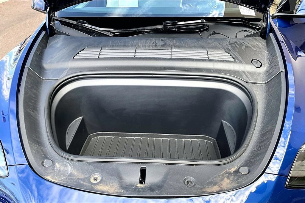 Used 2025 Tesla Model Y Long Range RWD image 10