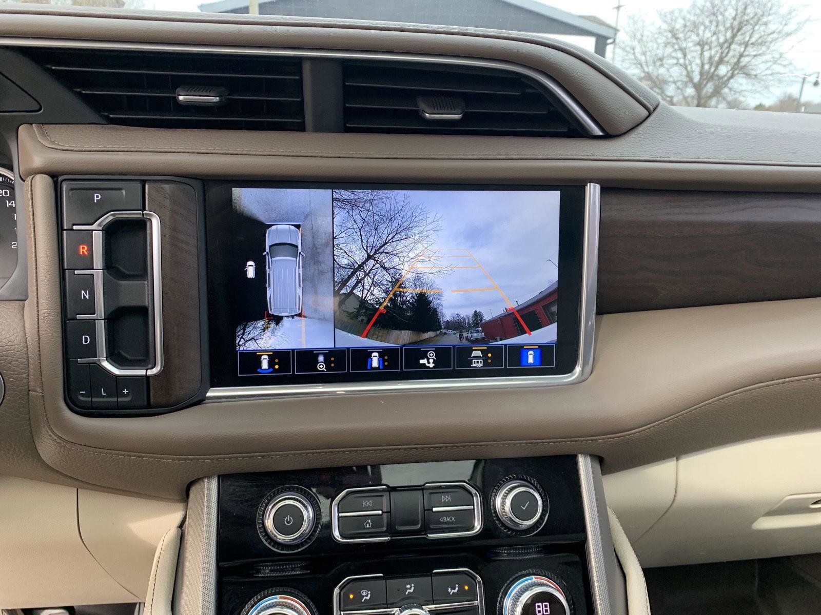Used 2021 GMC Yukon XL Denali w/ Denali Premium Package image 10