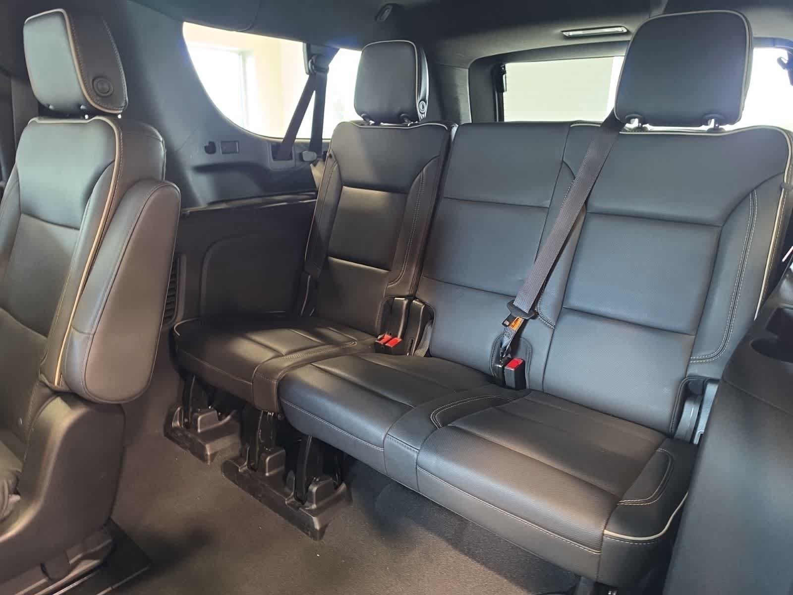 Used 2023 GMC Yukon XL SLT AWD/4WD image 35
