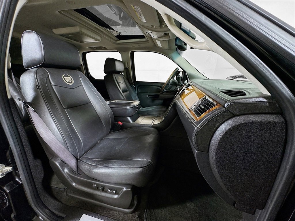 Used 2012 Cadillac Escalade ESV Platinum image 30