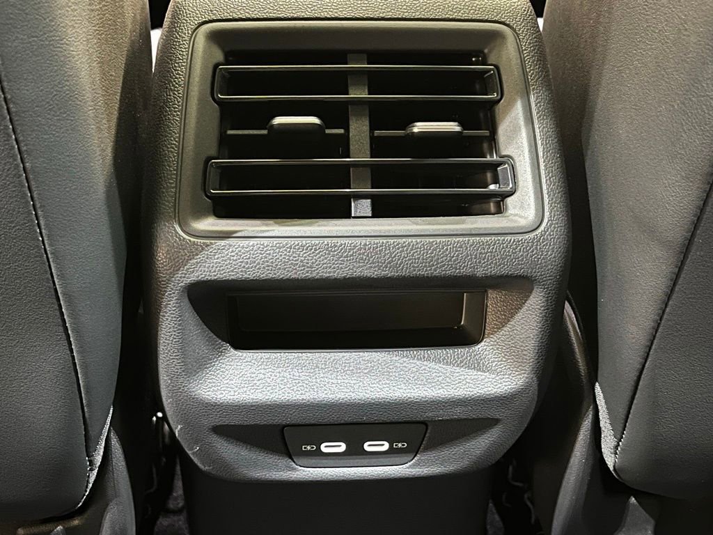 Used 2025 Volkswagen Tiguan SE R-Line image 22
