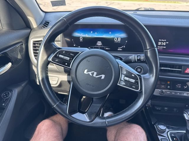 Used 2024 Kia Seltos EX AWD/4WD image 16