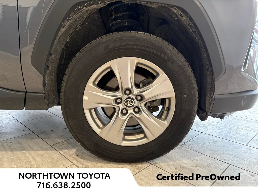 Used 2024 Toyota RAV4 XLE AWD/4WD image 30