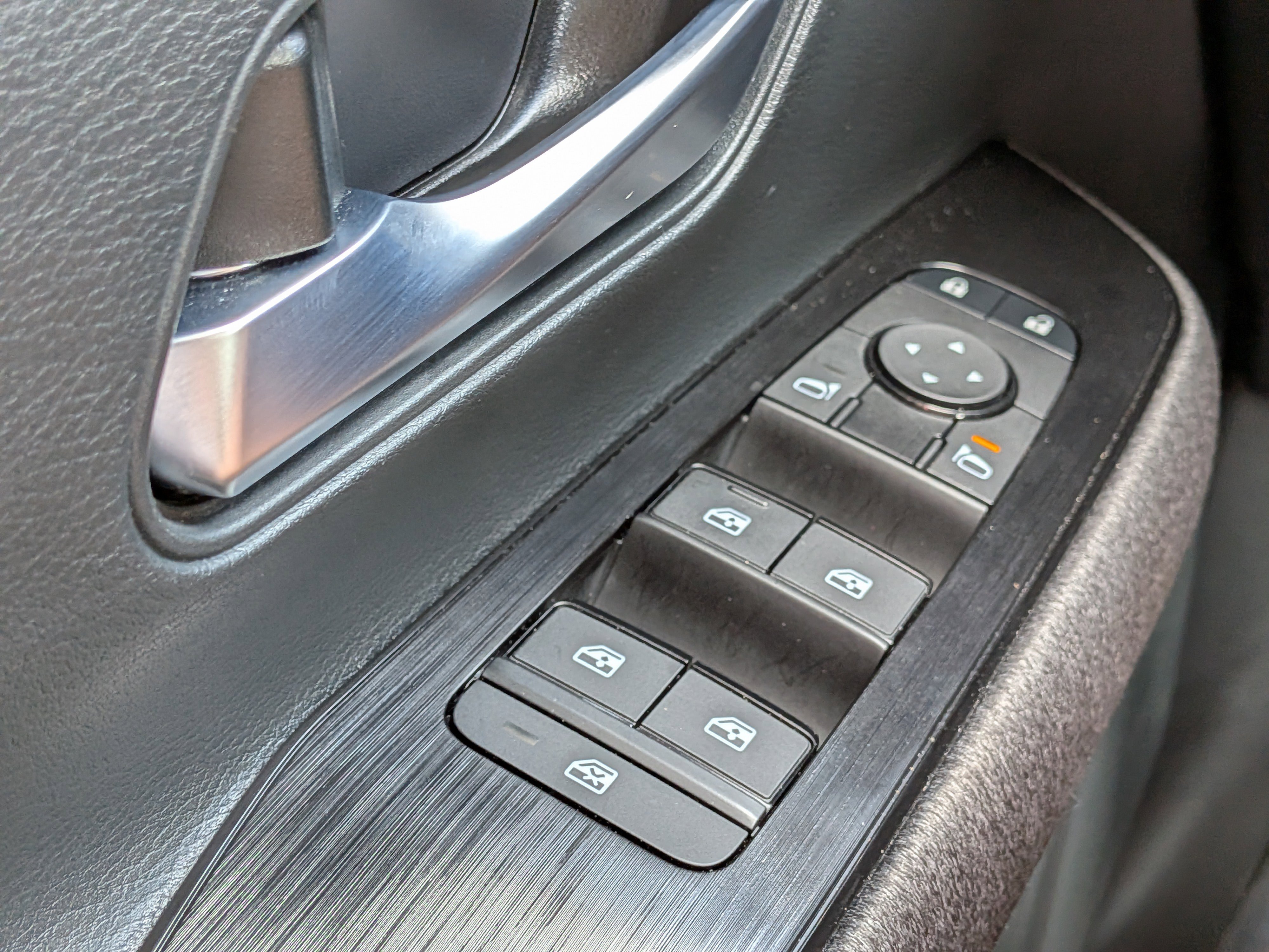 Used 2025 Nissan Kicks SV image 21