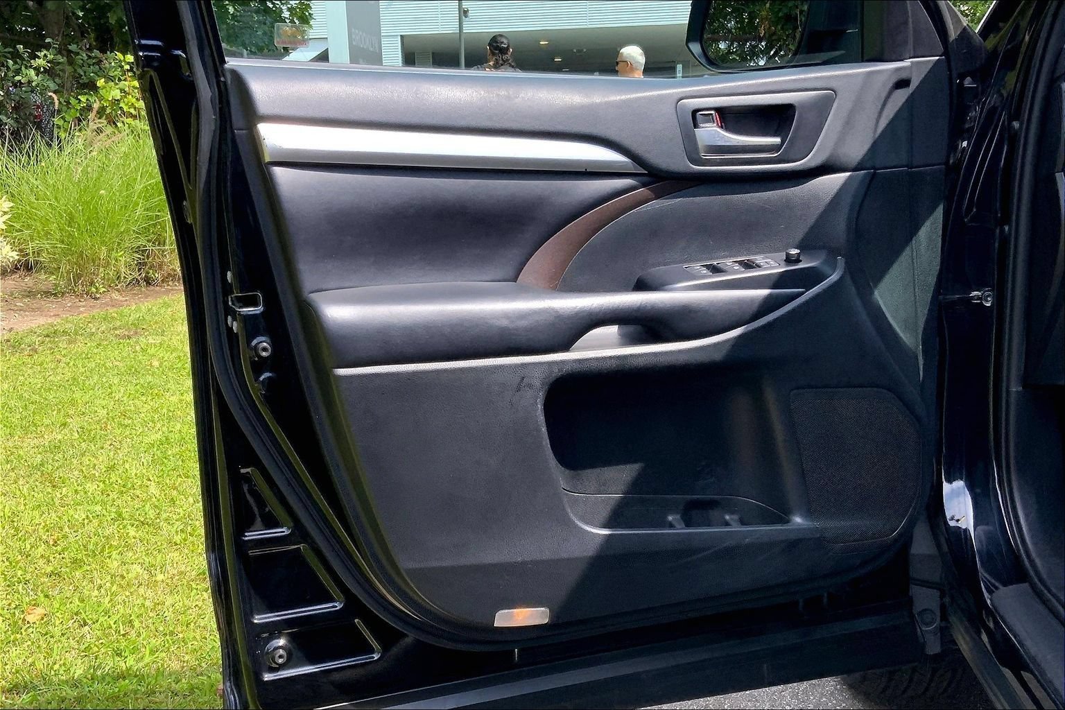 Used 2019 Toyota Highlander XLE AWD/4WD image 21