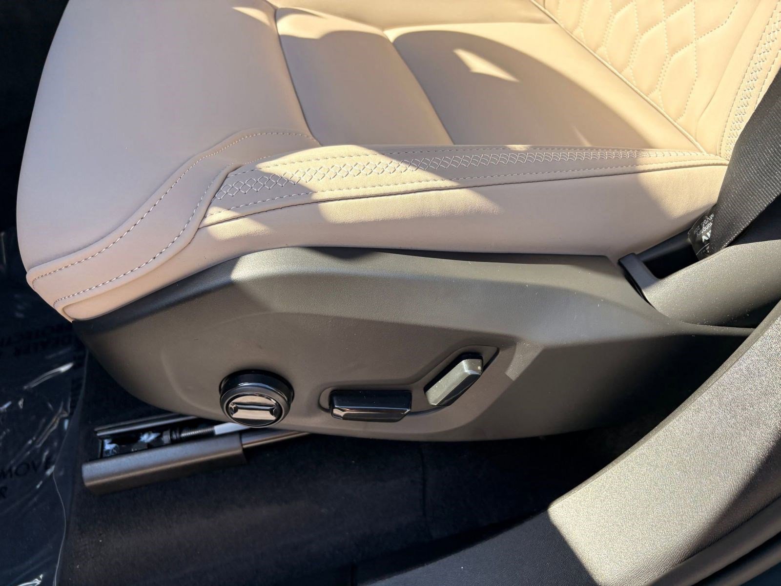 New 2026 Volvo XC90 B6 Plus w/ Protection Package image 14