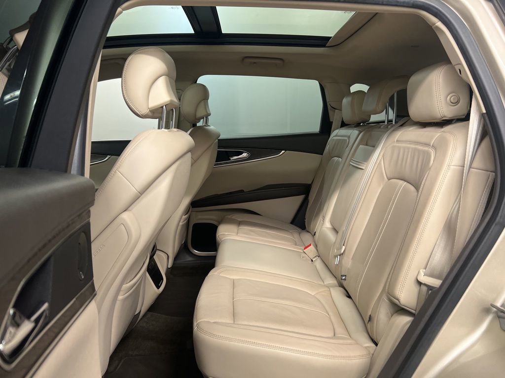 Used 2017 Lincoln MKX Reserve image 28