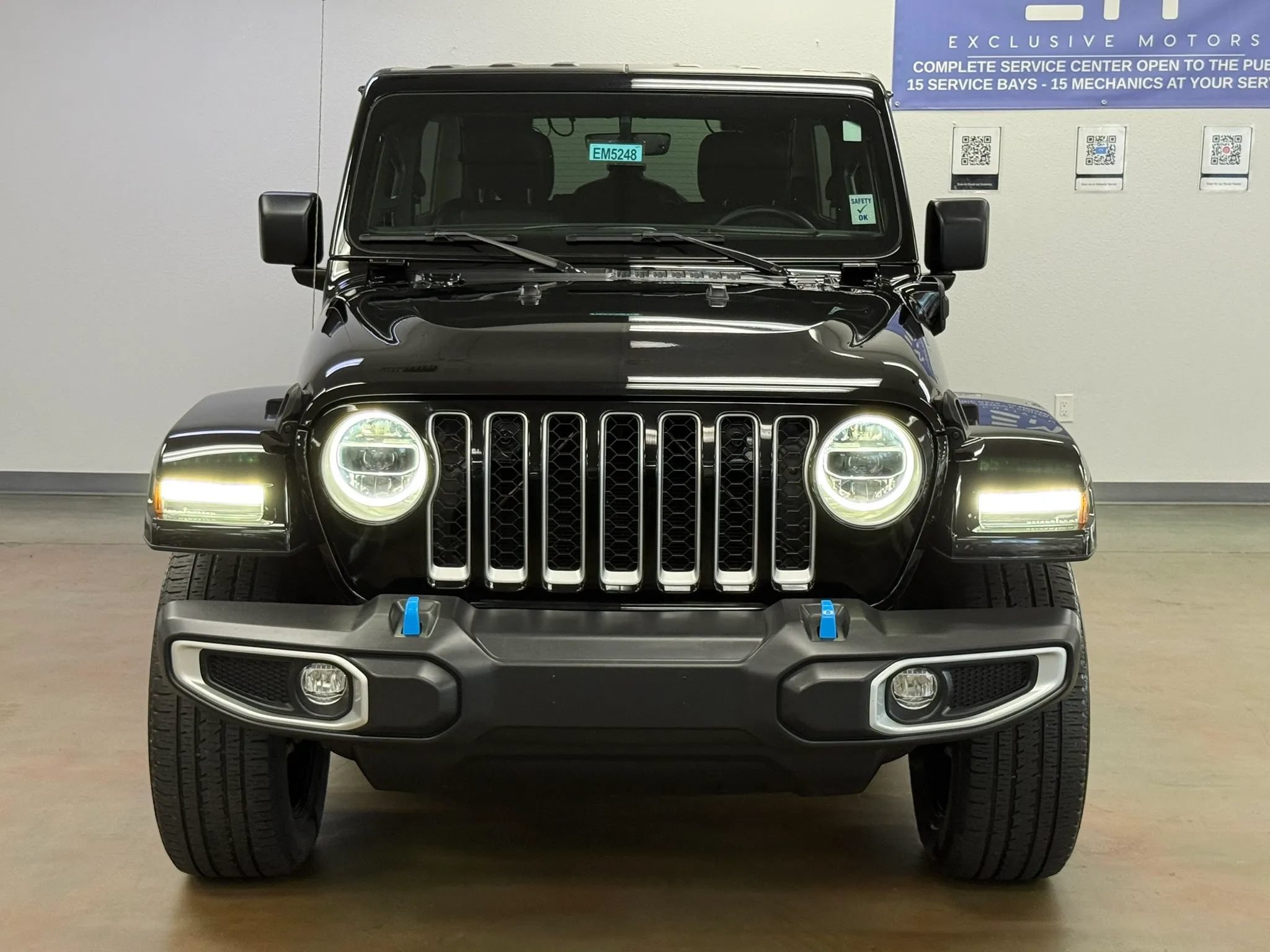Used 2022 Jeep Wrangler Unlimited Sahara w/ Cold Weather Group AWD/4WD image 3