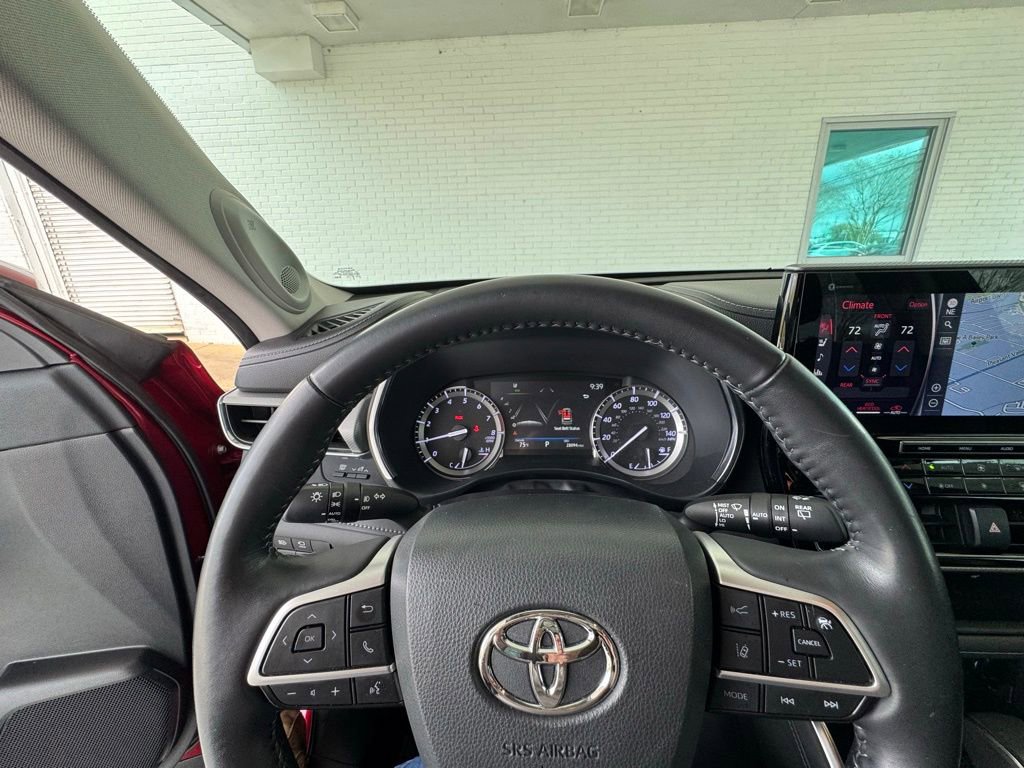 Used 2022 Toyota Highlander Platinum image 32