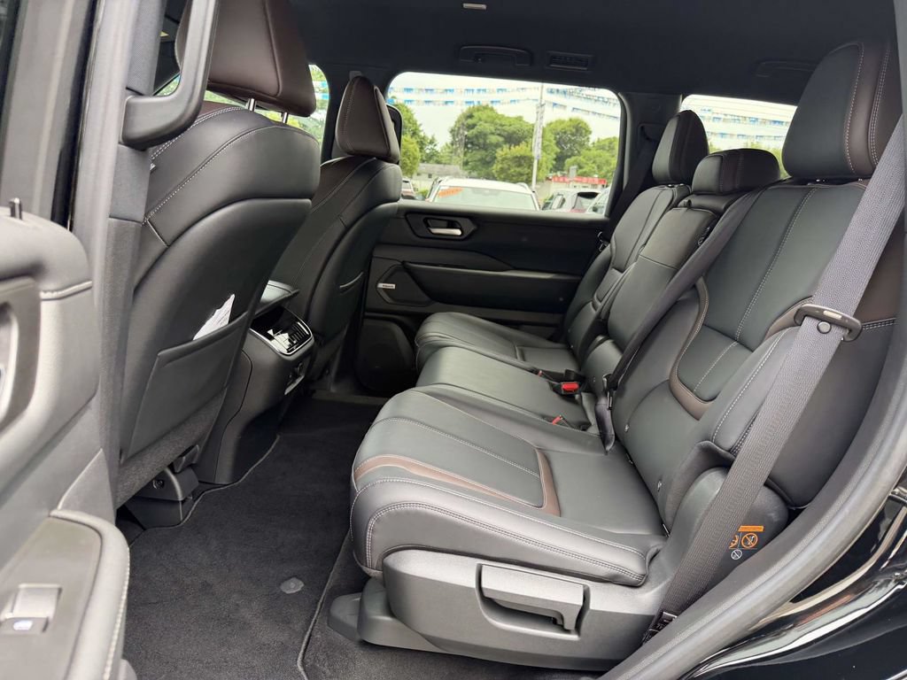 Used 2025 Nissan Armada SL AWD/4WD image 20