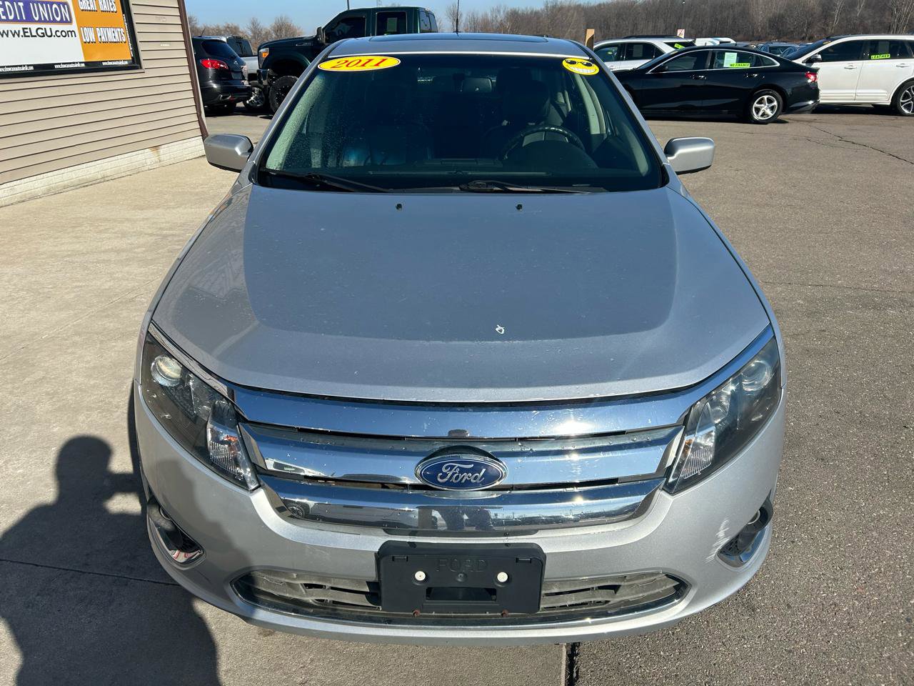 Used 2011 Ford Fusion SEL w/ Moons & Tunes Pkg image 2