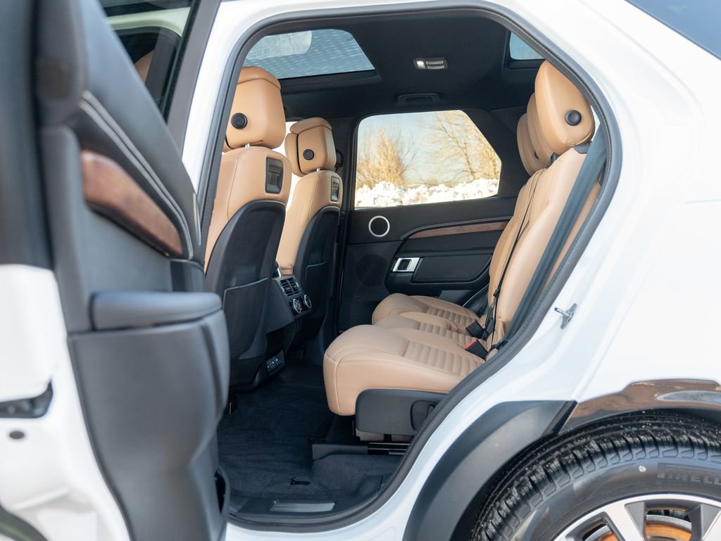 Used 2024 Land Rover Discovery Dynamic SE image 33