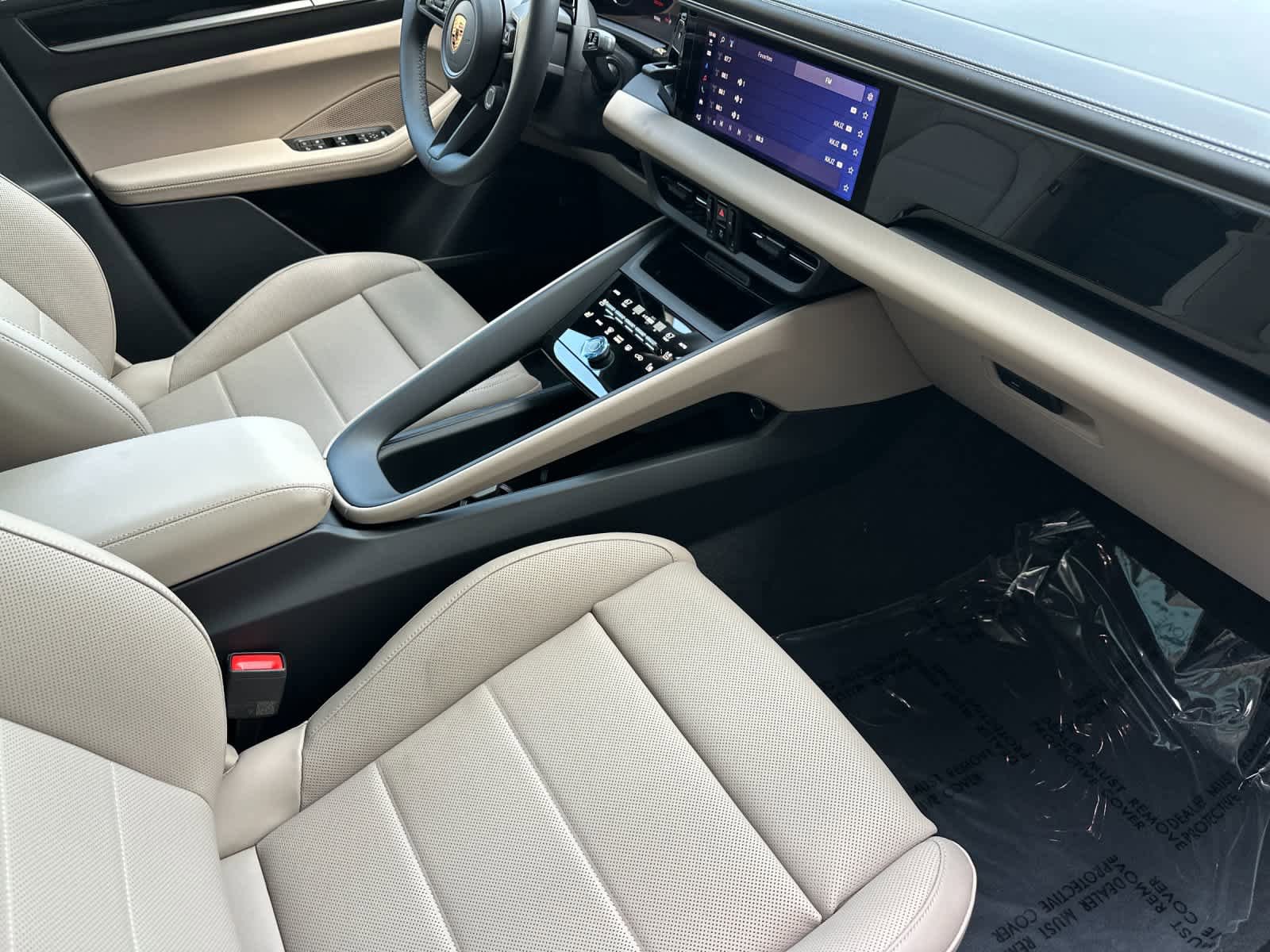 New 2026 Porsche Macan Electric RWD image 17