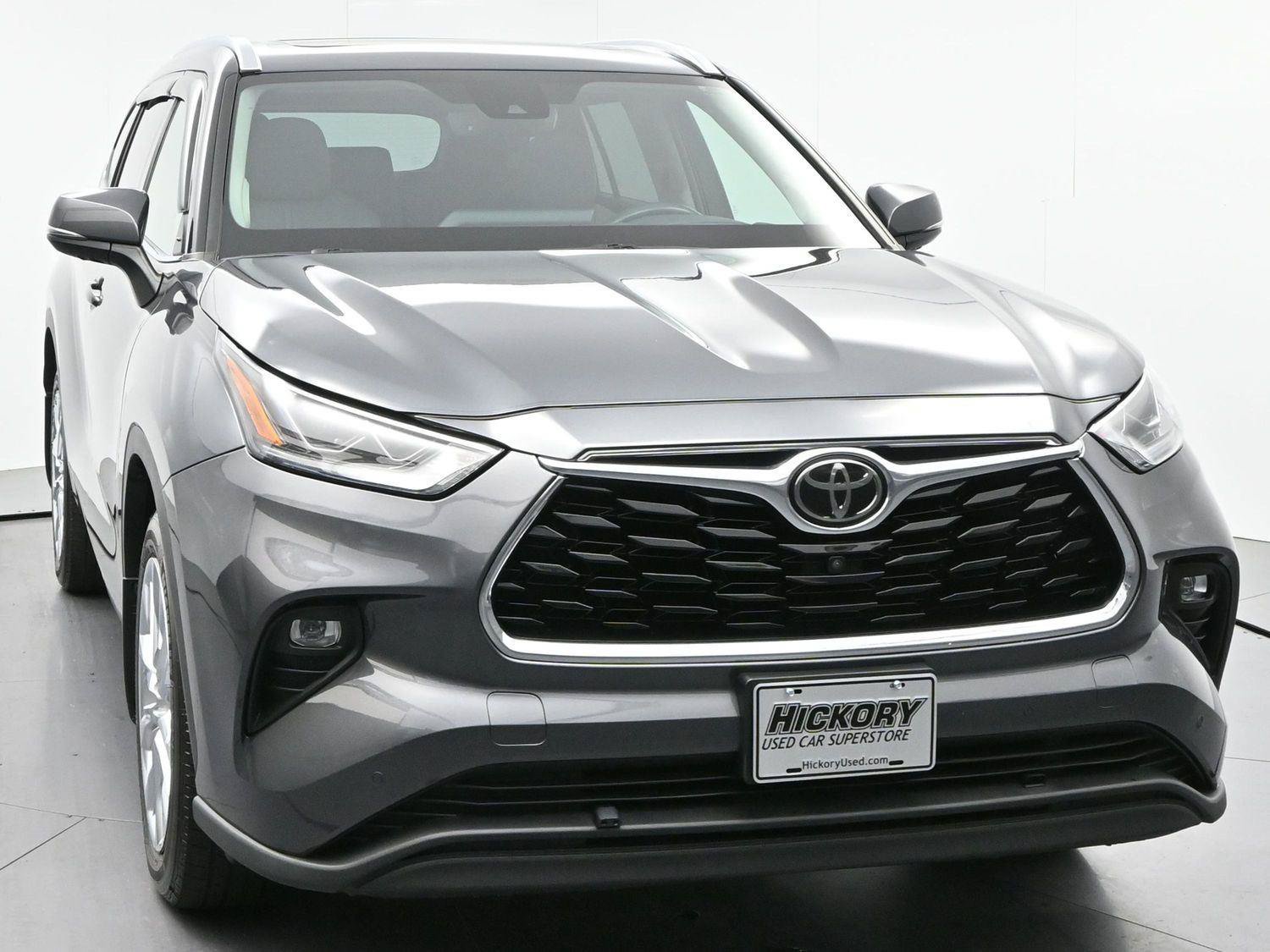 Used 2021 Toyota Highlander Limited AWD/4WD image 2