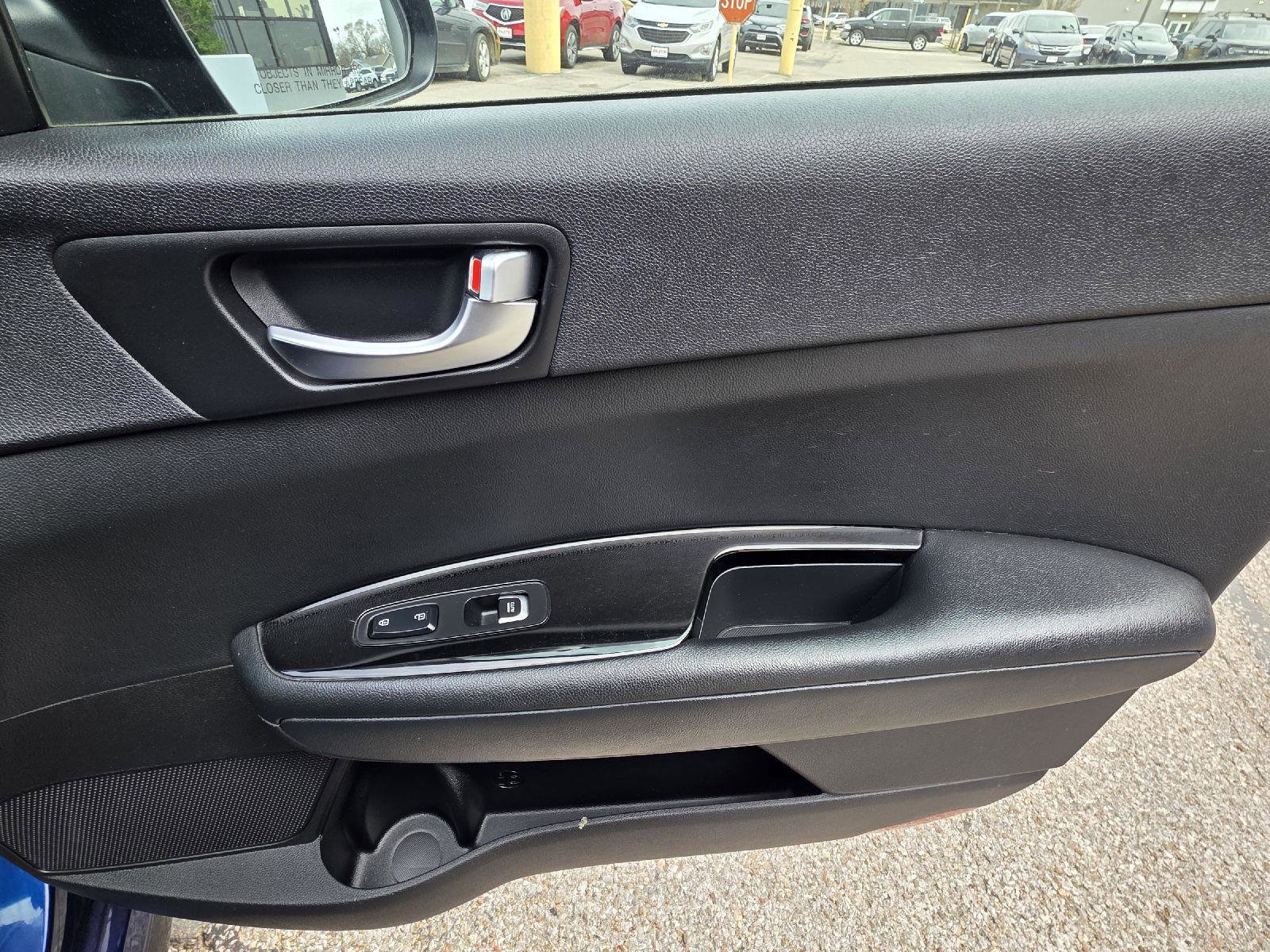 Used 2018 Kia Optima SX image 30